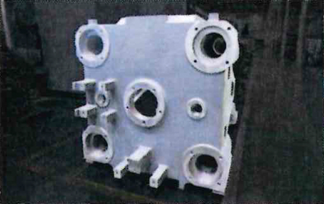 End plate for injection molding machine
